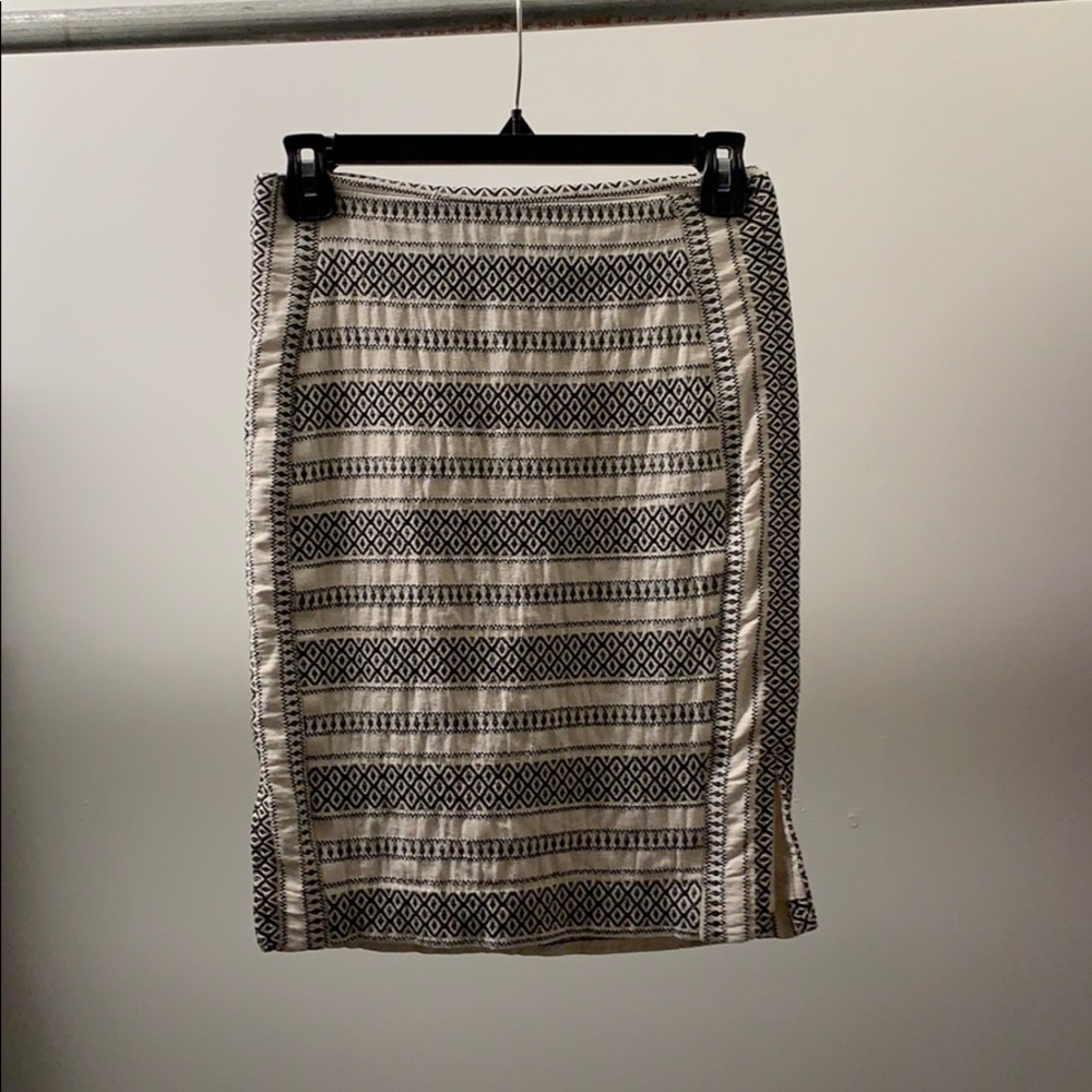 Loft knee-length créme and black skirt